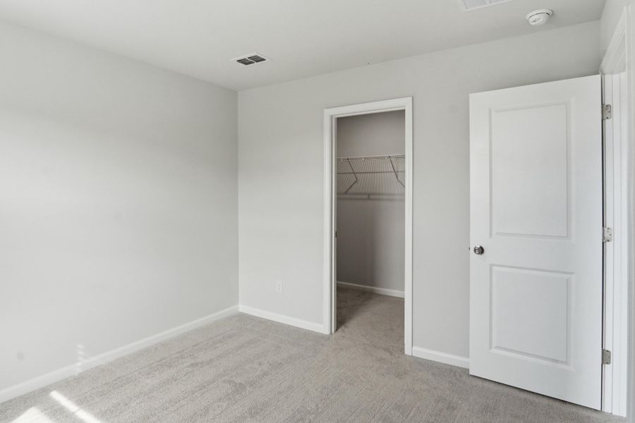 Spacious, unfurnished interior of a new home in Sanctuary Cove at Cane Bay, Summerville (Image 39).