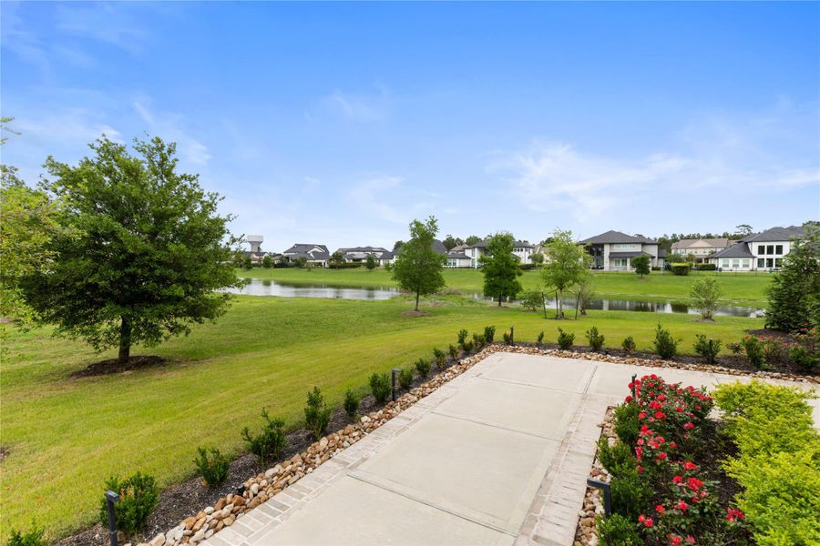 The front yard and driveway offer a spacious arrival with open lake views.  Adds quiet daily living and a practical setting for family life.