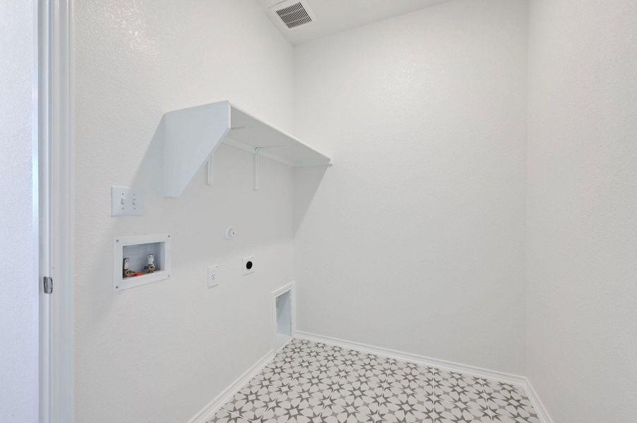 Spacious, unfurnished interior of a new home in Stoney Chase, Del Valle (Image 17). Spacious, unfurnished interior of a new home in Stoney Chase, Del Valle (Image 17).