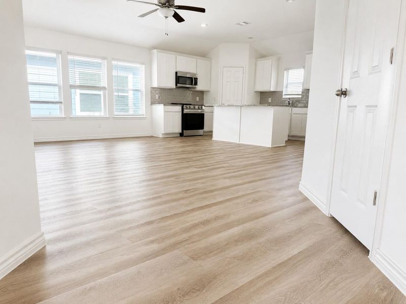 Spacious, unfurnished interior of a new home in , Dayton (Image 6).