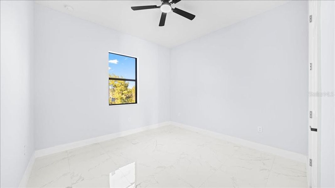 Spacious, unfurnished interior of a new home in , Cape Coral (Image 27).