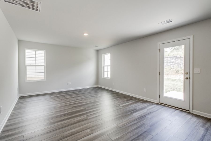 Spacious, unfurnished interior of a new home in Bluefield, Lexington (Image 18).