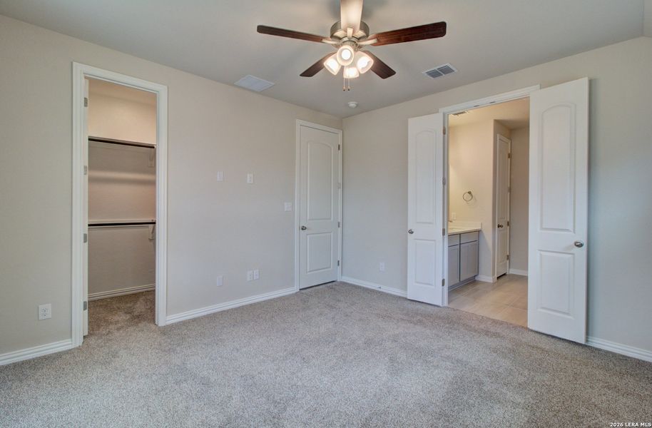 Spacious, unfurnished interior of a new home in Clear Creek, New Braunfels (Image 20).