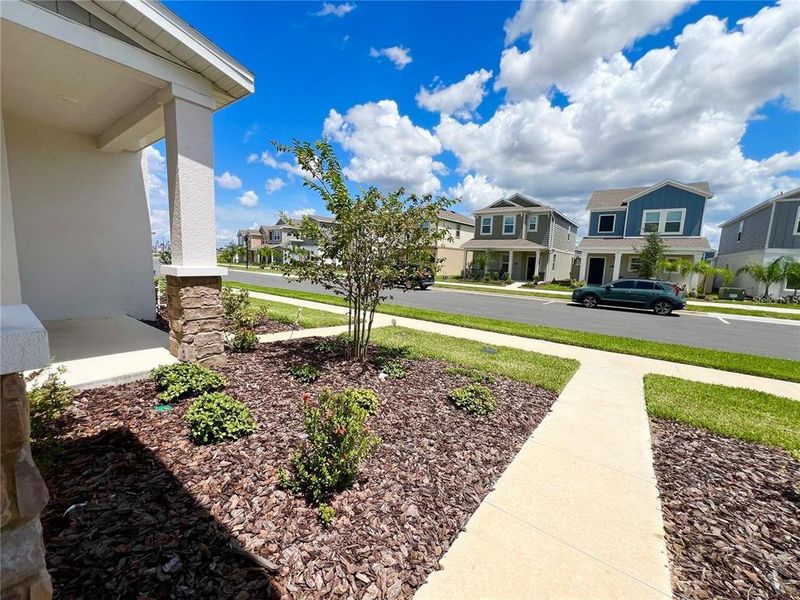 Exterior details and patio area of a home in , Clermont (Image 34).