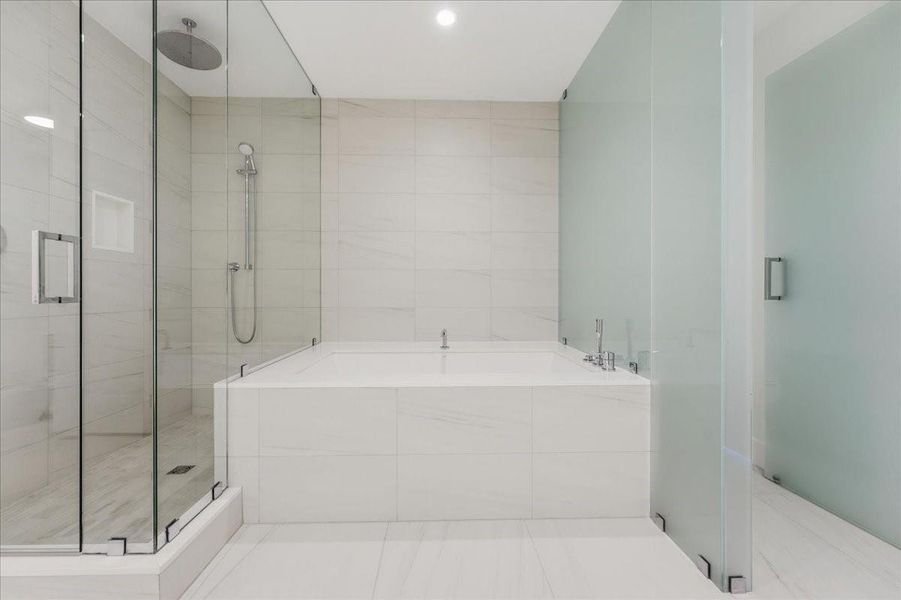 Furnished interior view inside a new home in , Fort Lauderdale (Image 9).