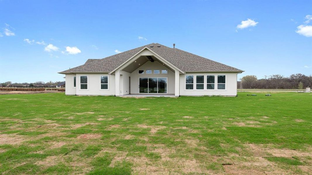 Exterior details and patio area of a home in Enchanted Creek, Lucas (Image 3).