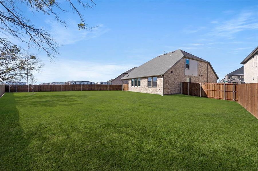 27. 2902 Hanscom - Back (2)