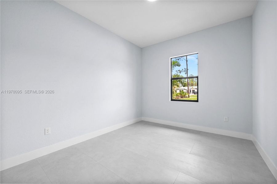 Spacious, unfurnished interior of a new home in , Naples (Image 33).