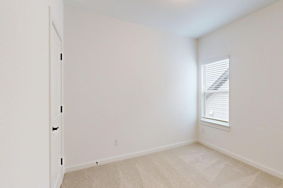 Spacious, unfurnished interior of a new home in Heritage, Dripping Springs (Image 13).