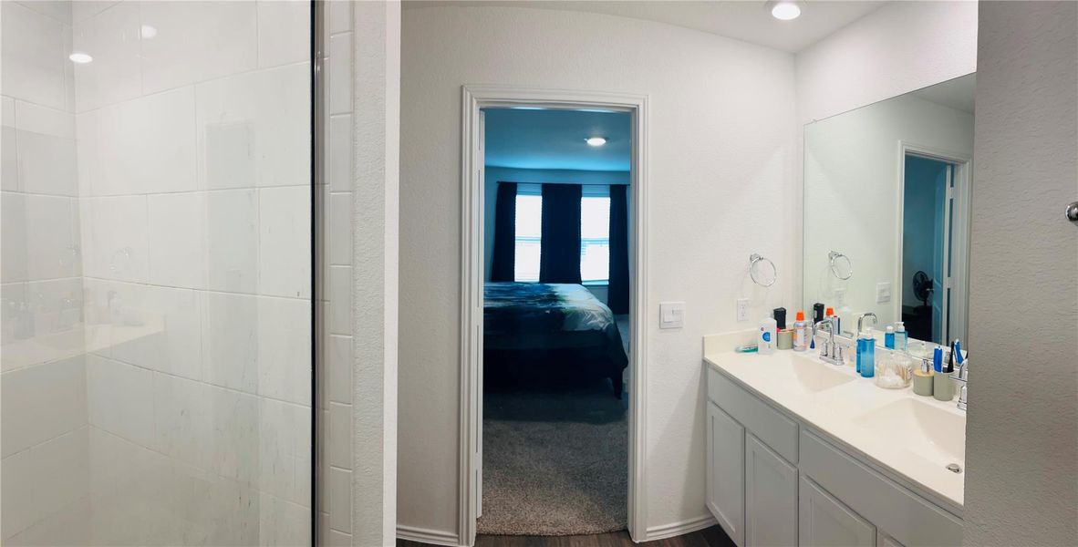 Dual Vanity, Storage, Walk-In Closet Dual Vanity, Storage, Walk-In Closet