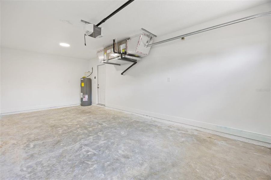 Spacious, unfurnished interior of a new home in , Summerfield (Image 18).