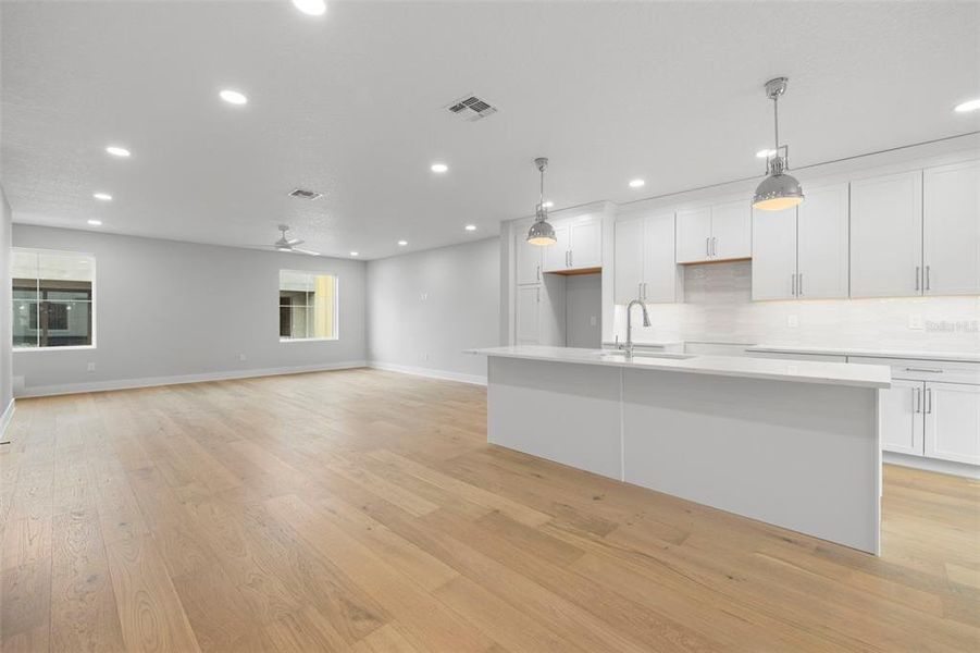 Spacious, unfurnished interior of a new home in , Tampa (Image 13).