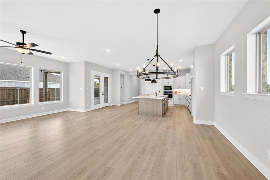Spacious, unfurnished interior of a new home in Elements at Viridian - Signature Series, Arlington (Image 24).