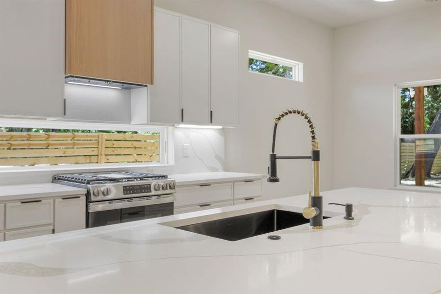 Designed with both beauty and practicality in mind, the spacious center island features a deep single-bowl sink, while the gas range delivers the performance every home chef will appreciate. Designed with both beauty and practicality in mind, the spacious center island features a deep single-bowl sink, while the gas range delivers the performance every home chef will appreciate.