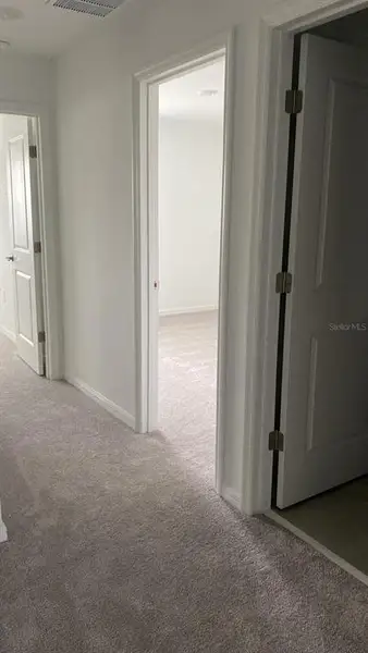 Spacious, unfurnished interior of a new home in , Kissimmee (Image 5).