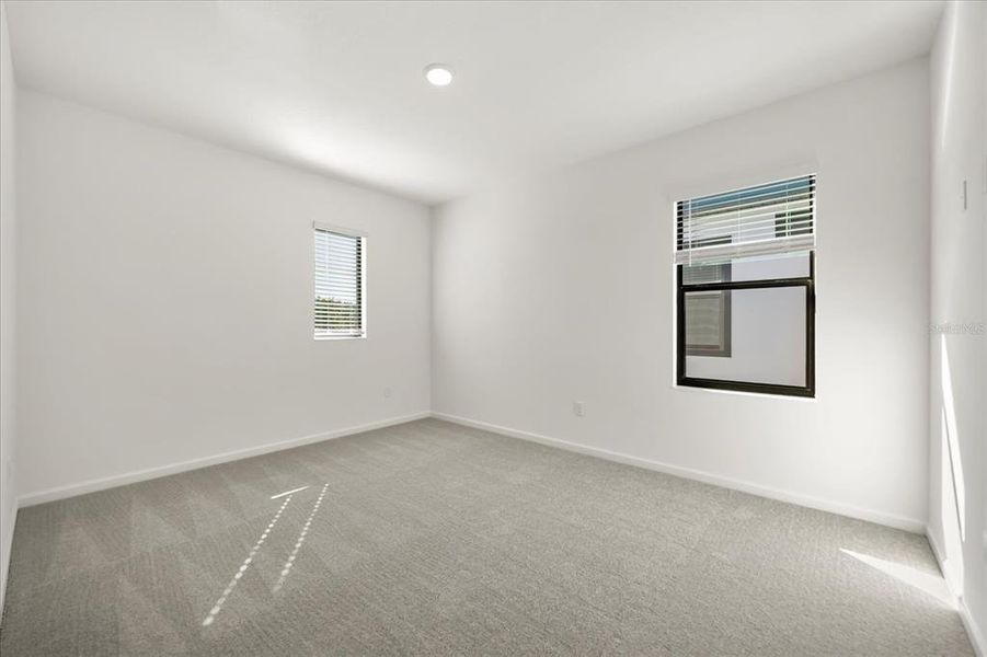 Spacious, unfurnished interior of a new home in , Orlando (Image 41).