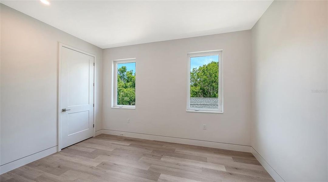 Spacious, unfurnished interior of a new home in , Sarasota (Image 50).