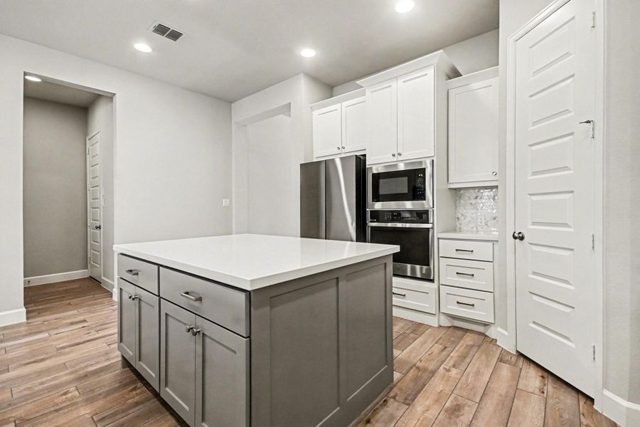 Furnished interior view inside a new home in Riceland 50', Mont Belvieu (Image 5). Furnished interior view inside a new home in Riceland 50', Mont Belvieu (Image 5).