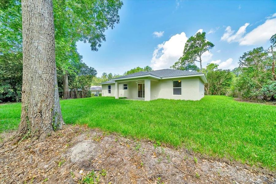Exterior details and patio area of a home in , Ocala (Image 3).