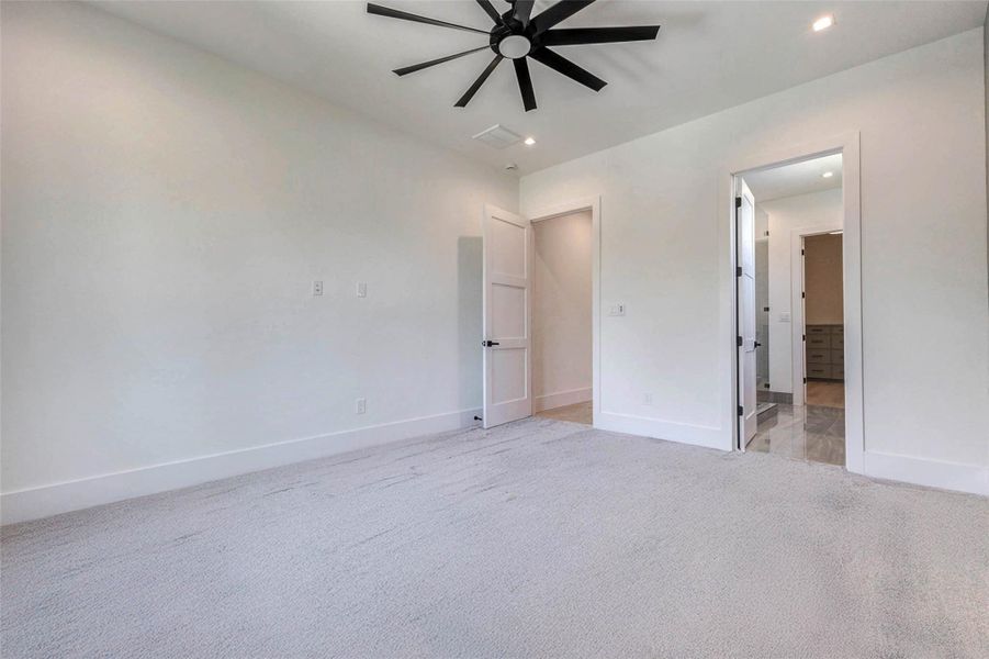 Spacious, unfurnished interior of a new home in , Houston (Image 19).