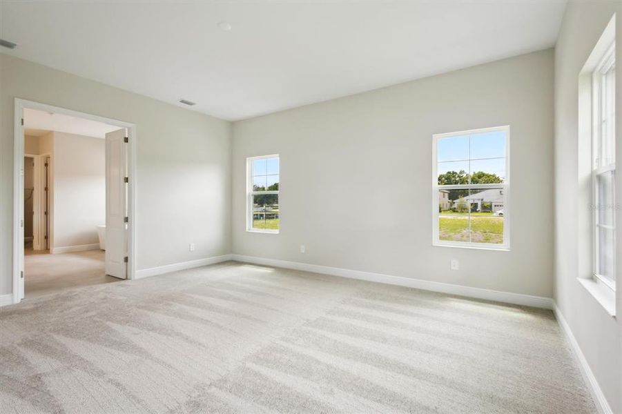 Spacious, unfurnished interior of a new home in Crestwood Estates, Valrico (Image 19).