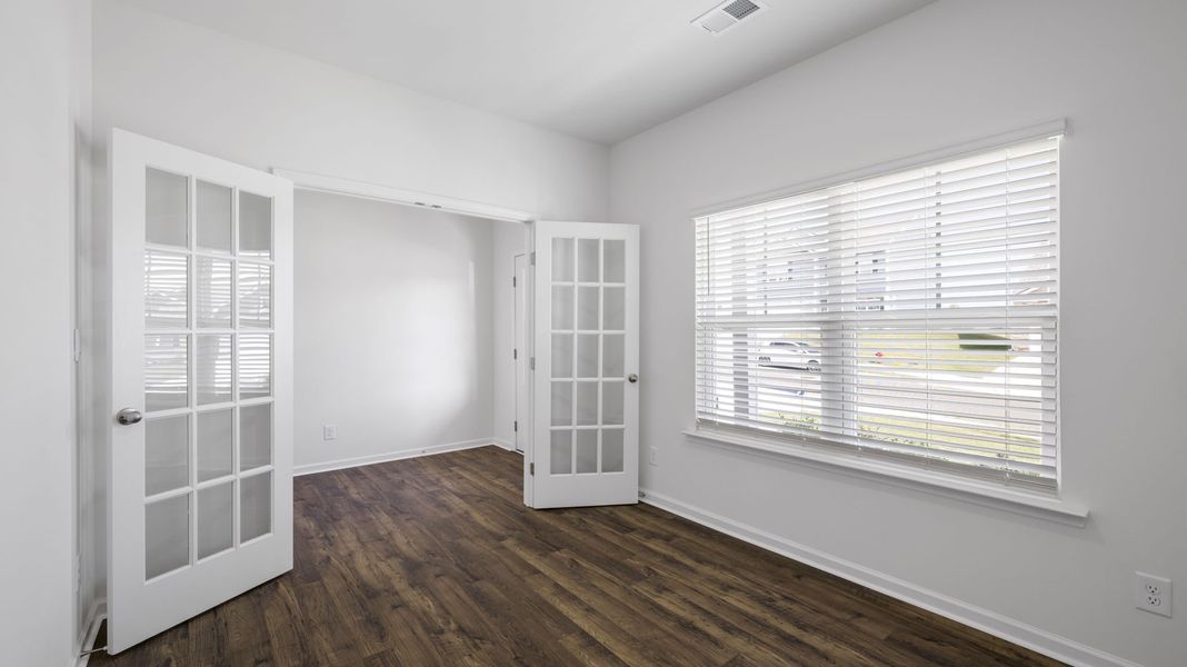 Spacious, unfurnished interior of a new home in Catlett Cove, Knoxville (Image 25).