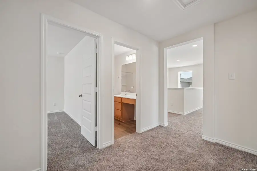 Spacious, unfurnished interior of a new home in , San Antonio (Image 27).