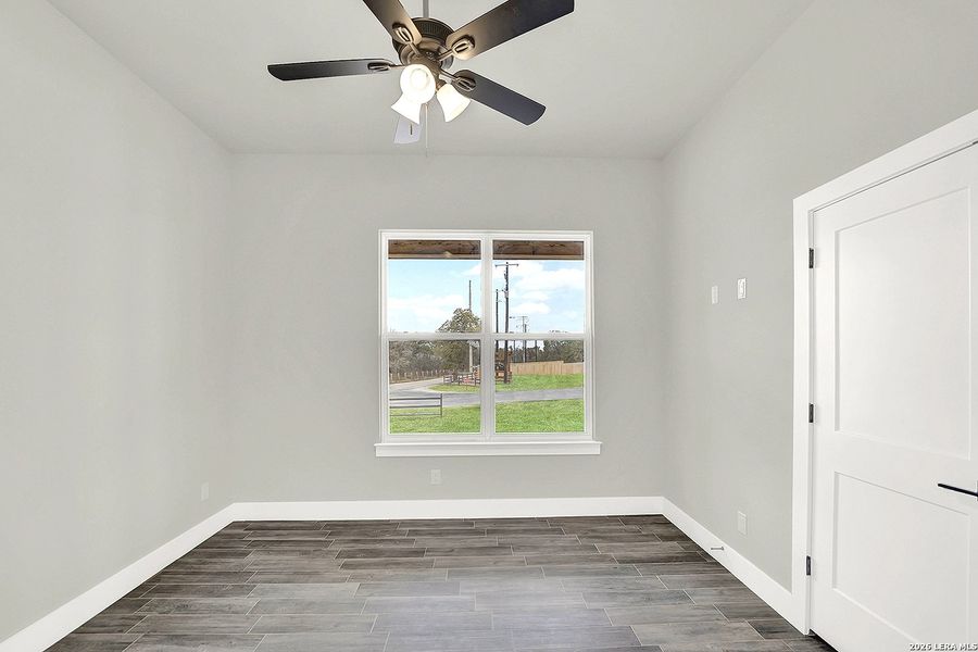 Spacious, unfurnished interior of a new home in , La Vernia (Image 21).