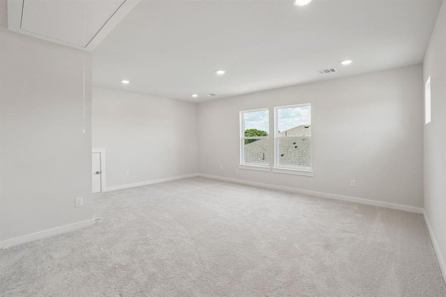 Spacious, unfurnished interior of a new home in Overland Grove, Forney (Image 25).