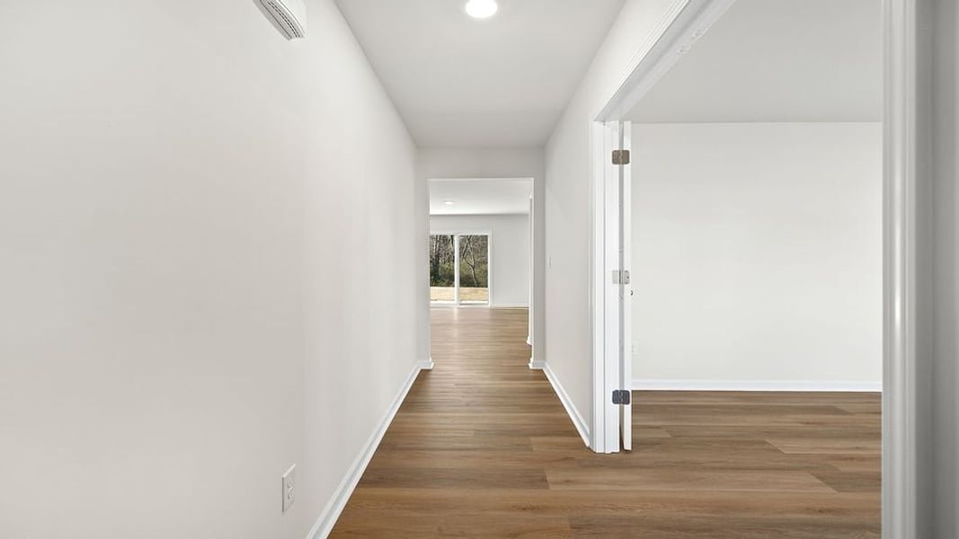 Spacious, unfurnished interior of a new home in Cedar Gap, Fountain Inn (Image 14).