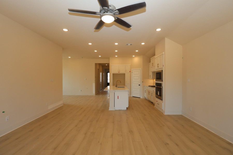 Spacious, unfurnished interior of a new home in Clopton Farms, Montgomery (Image 5).