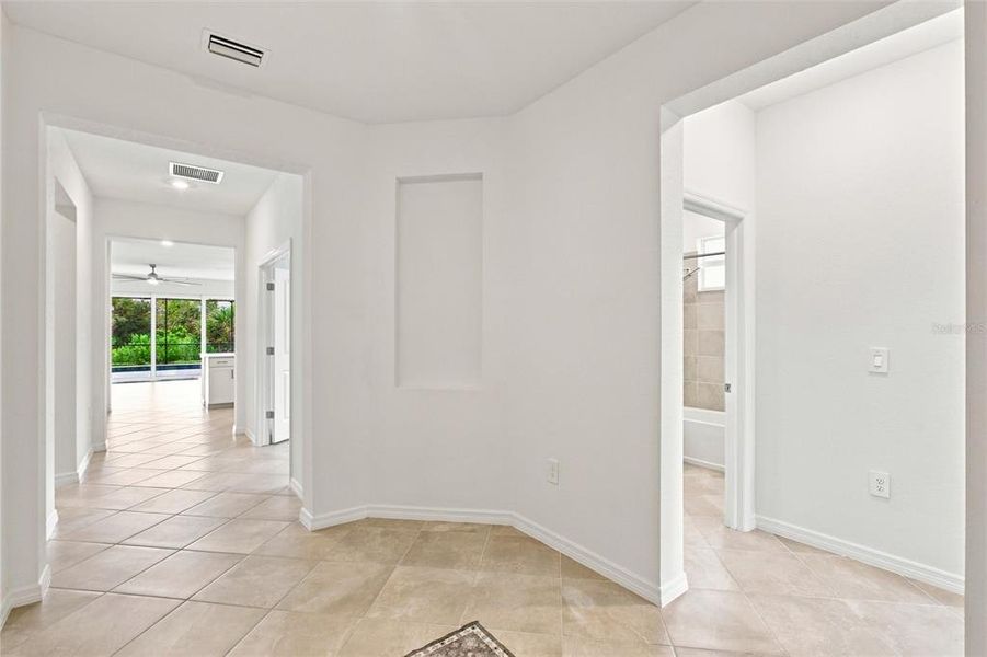 Spacious, unfurnished interior of a new home in , Venice (Image 34).