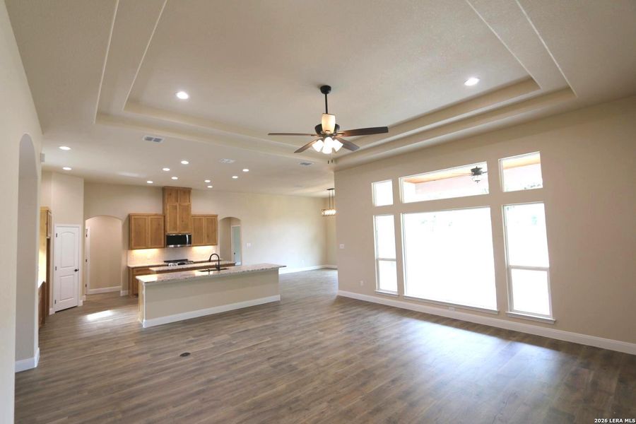 Spacious, unfurnished interior of a new home in , Floresville (Image 33).