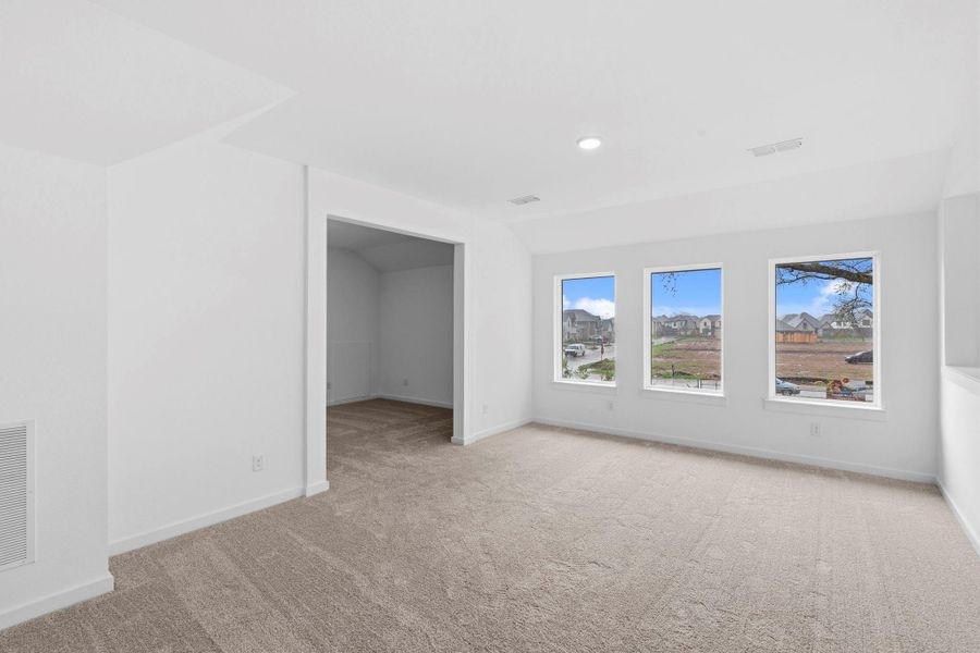 Spacious, unfurnished interior of a new home in Sienna 45', 50', Missouri City (Image 15).