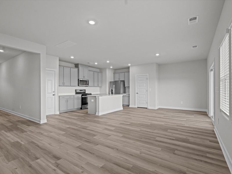 Spacious, unfurnished interior of a new home in Brayfield Manor - Heritage Collection, Wellford (Image 11).