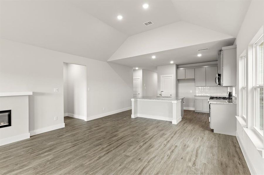 11. 1929 Saphire - Dining (2) 11. 1929 Saphire - Dining (2)