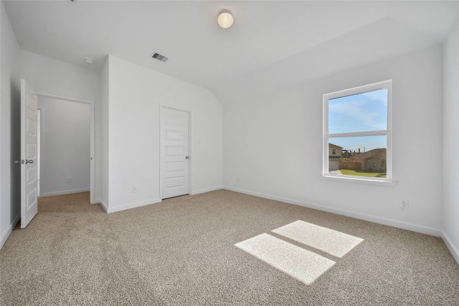 Spacious, unfurnished interior of a new home in , Rosharon (Image 34).