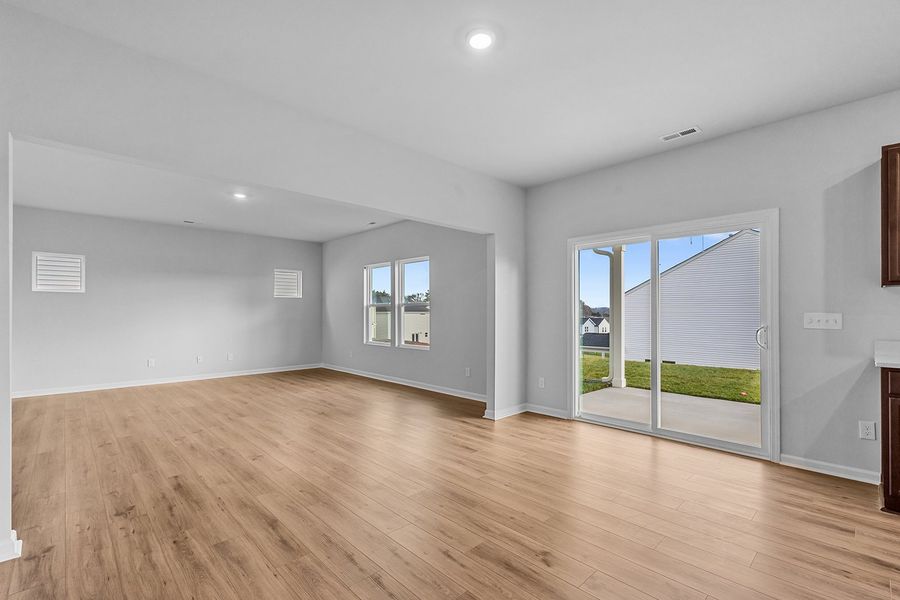 Spacious, unfurnished interior of a new home in Hanes Lake, Winston-Salem (Image 22).