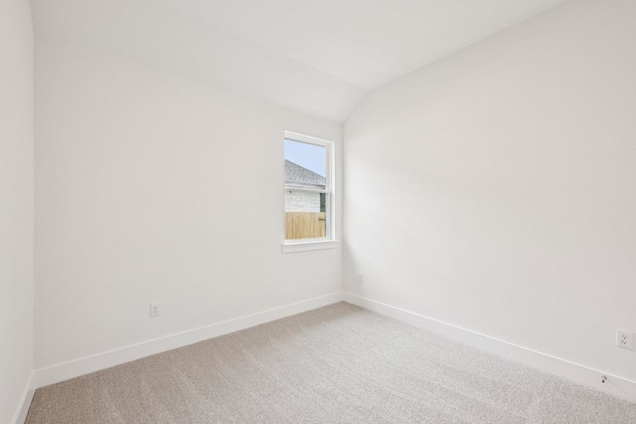 Spacious, unfurnished interior of a new home in Persimmon, Buda (Image 20).