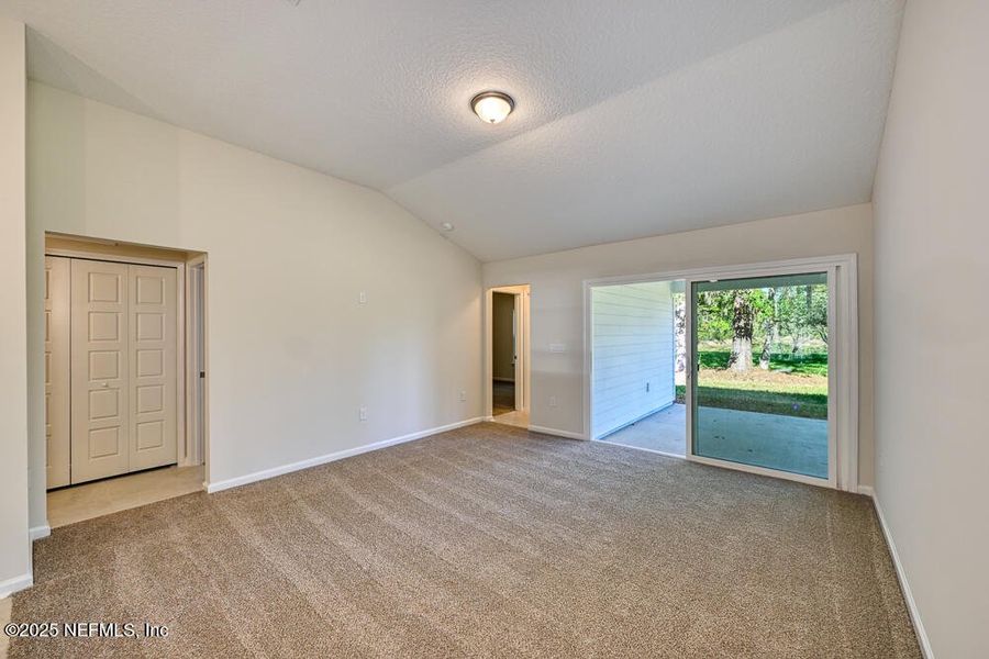 Spacious, unfurnished interior of a new home in , Jacksonville (Image 20).
