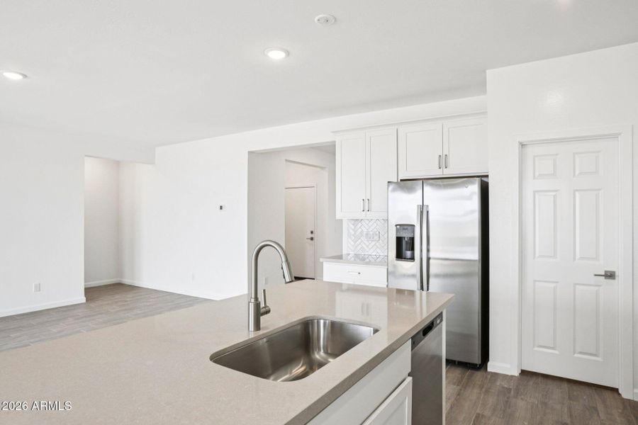 15-web-or-mls-W Pecan Wds-S1004-015