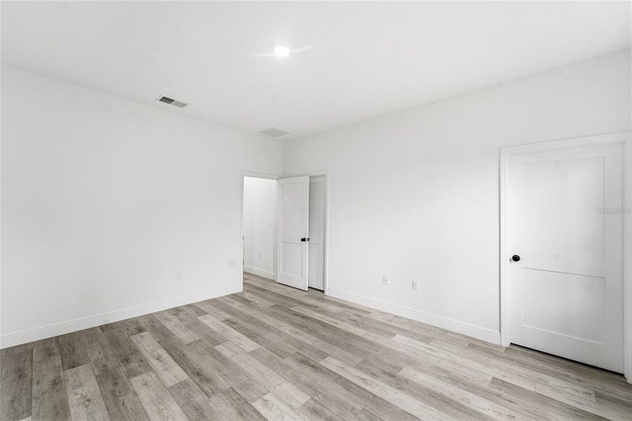 Spacious, unfurnished interior of a new home in , Ocala (Image 29).