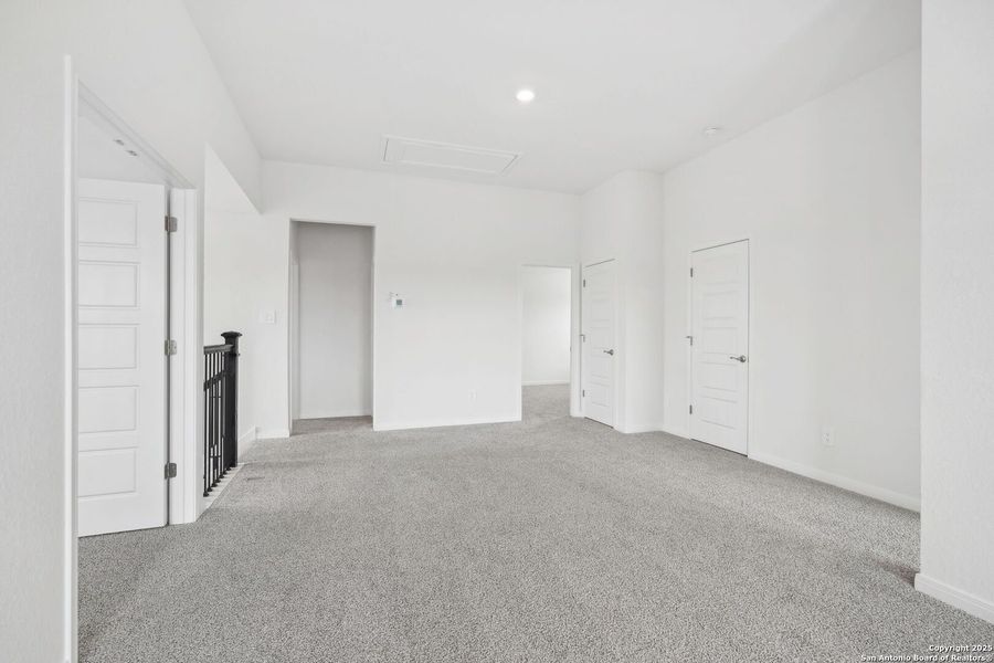 Spacious, unfurnished interior of a new home in Carmel Ranch, Schertz (Image 40).