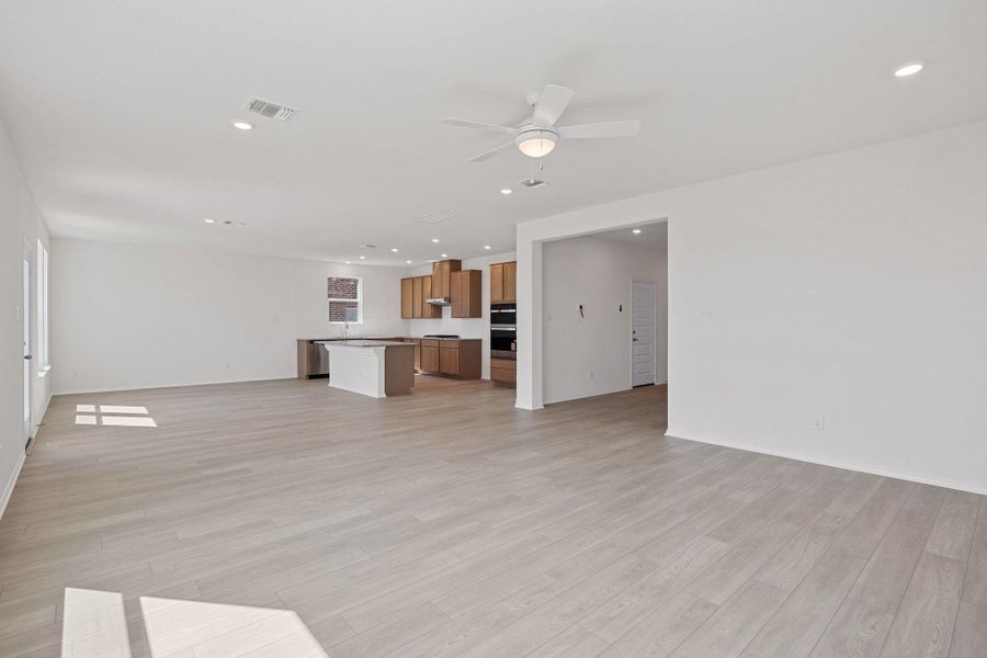 Spacious, unfurnished interior of a new home in Salerno - Classic Collection, Round Rock (Image 14). Spacious, unfurnished interior of a new home in Salerno - Classic Collection, Round Rock (Image 14).