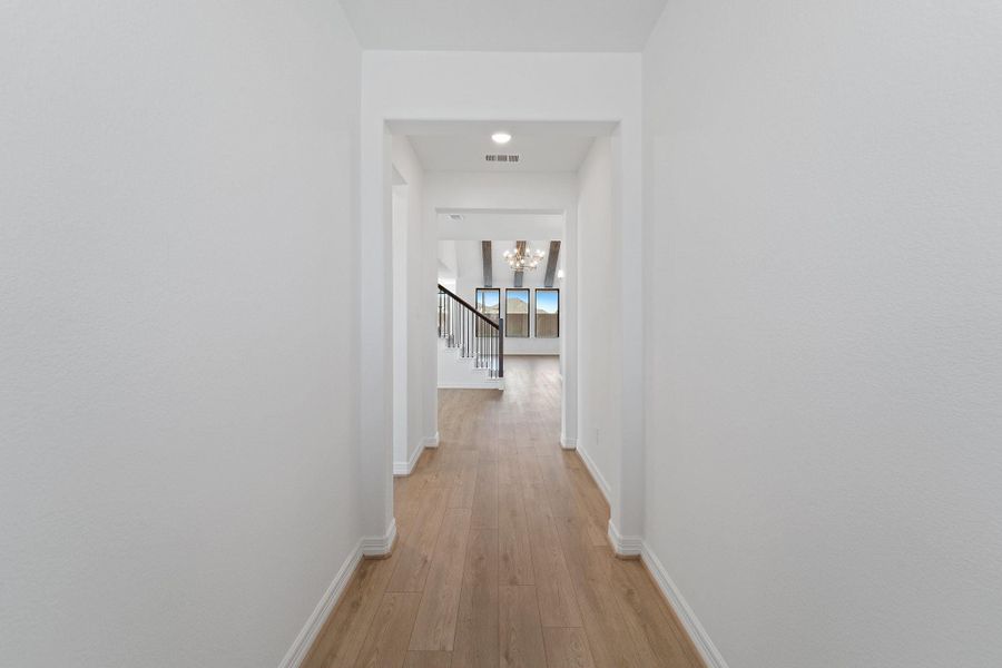 Spacious, unfurnished interior of a new home in Blue Heron Estates, Mont Belvieu (Image 27).