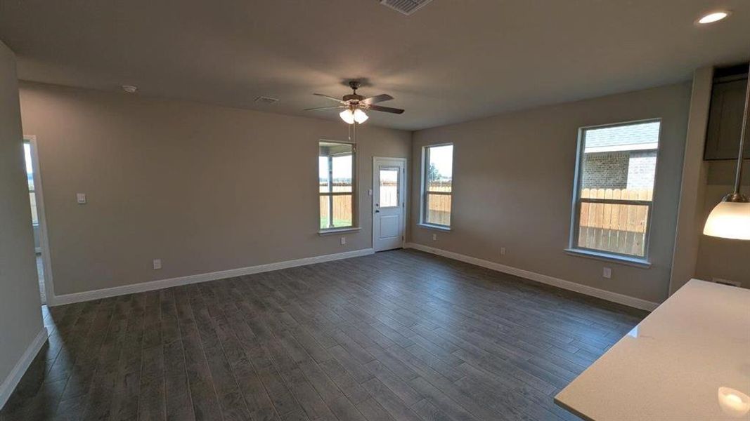 Spacious, unfurnished interior of a new home in Bella Vista, Granbury (Image 9).