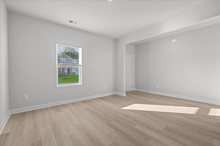 Spacious, unfurnished interior of a new home in Brayfield Manor - Signature Collection, Wellford (Image 11).