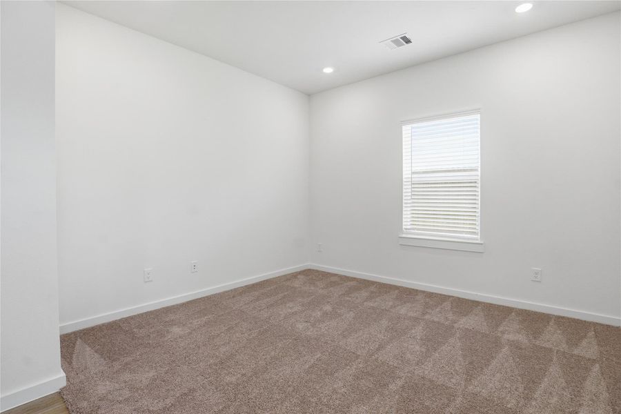Spacious, unfurnished interior of a new home in Foxtail Palms, Manvel (Image 16).