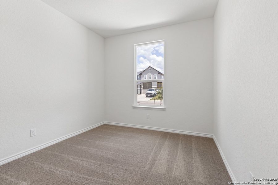 Spacious, unfurnished interior of a new home in Woodside Farms, Seguin (Image 12).