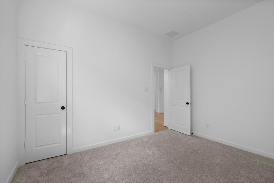 Spacious, unfurnished interior of a new home in Sienna 45', 50', Missouri City (Image 30). Spacious, unfurnished interior of a new home in Sienna 45', 50', Missouri City (Image 30).